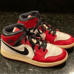 NIKE AIR JORDAN 1 MID CHICAGO 2020 6Y Wmn 7.5/8 Collectable Red/Blk/Wht Sneakers
